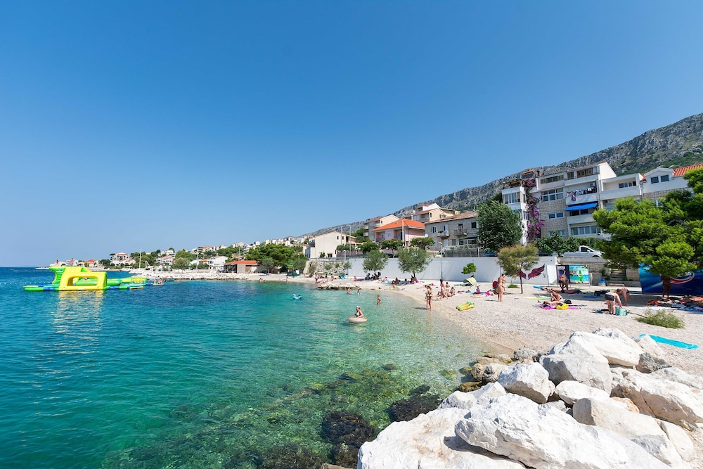 Apartments Road Star