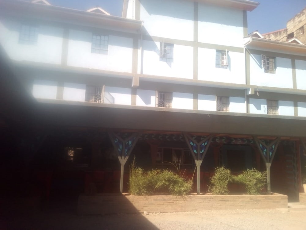Jaws Palace Umoja