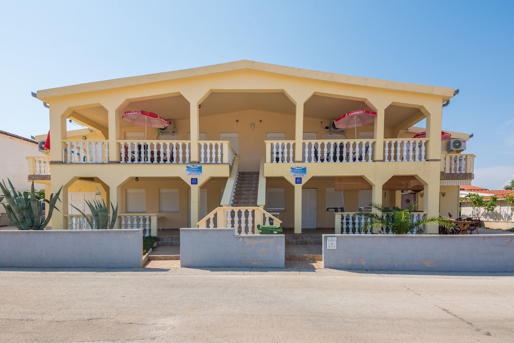 Apartments Delic Pejic