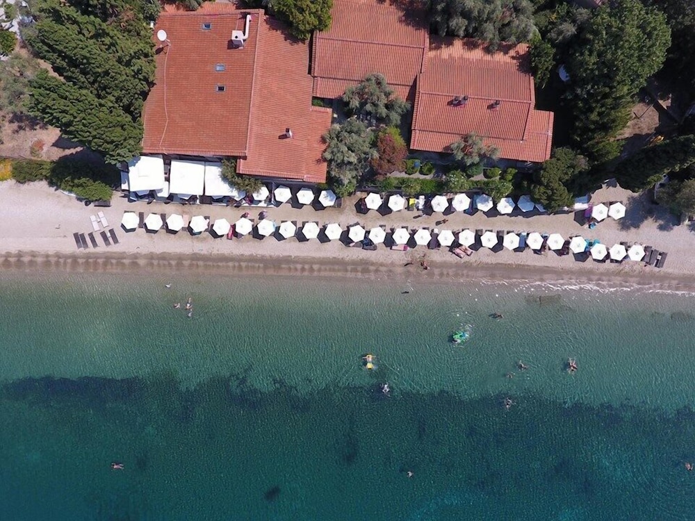 Six Keys Seaside Lodge