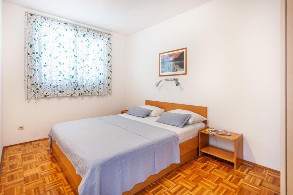 Rooms & Apartments Mofardin