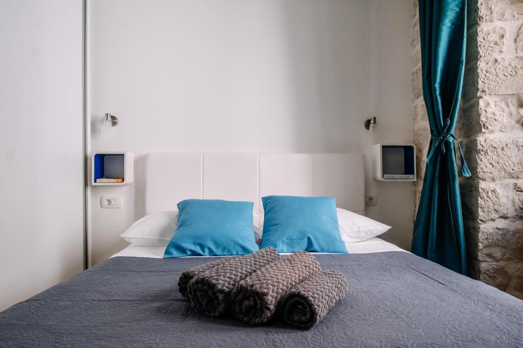 Amorozo Apartments by Duhomes