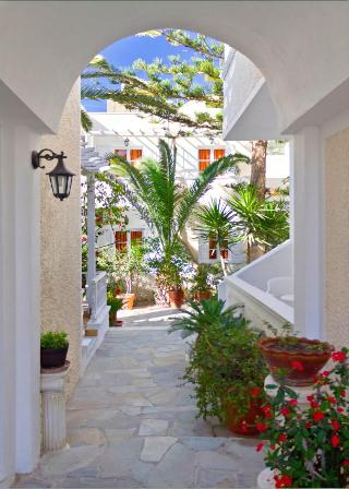 Tarelis Apartments & Studios