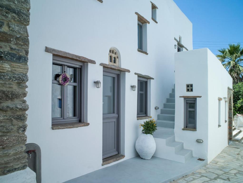 Tutti Blu Tinos Living Space