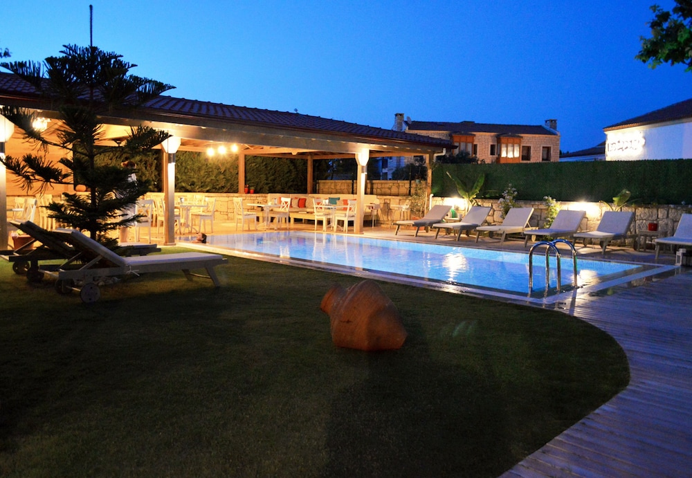 Fehmibey Alacati Butik Otel