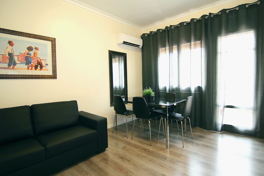 Happy People Sagrada Familia Sant Pau