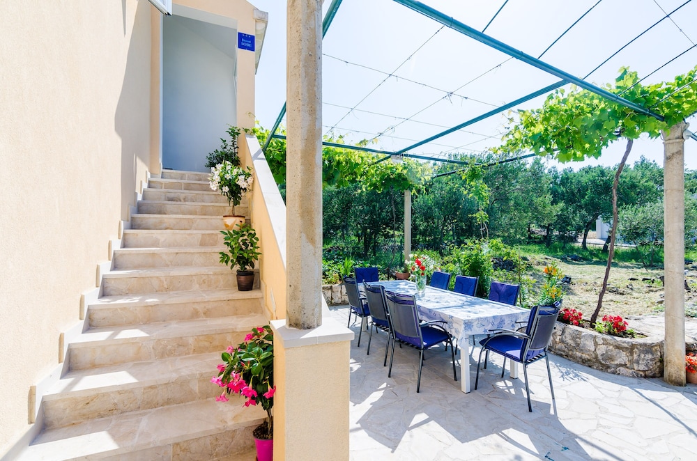 Apartment & Rooms Madin