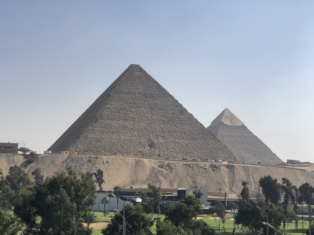 Elite Pyramids Inn