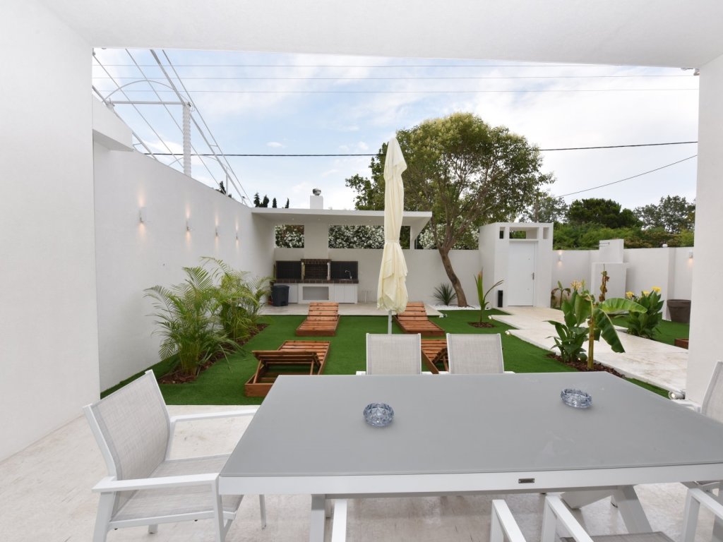 4 Elements Seaside Luxury Suites