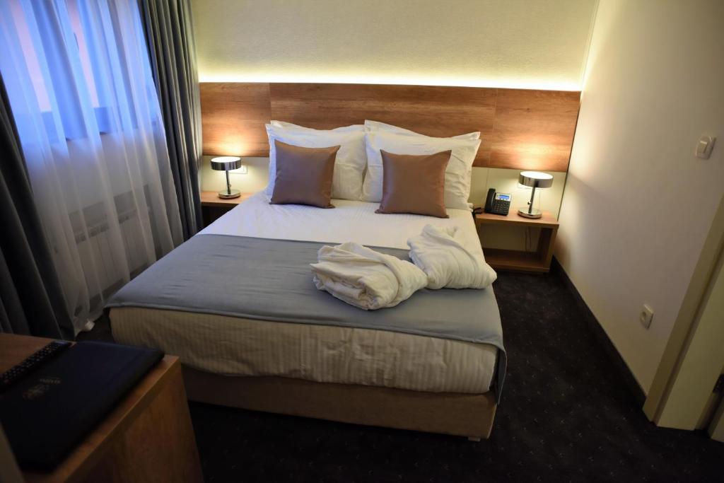 Santiny Hotel & Restaurant