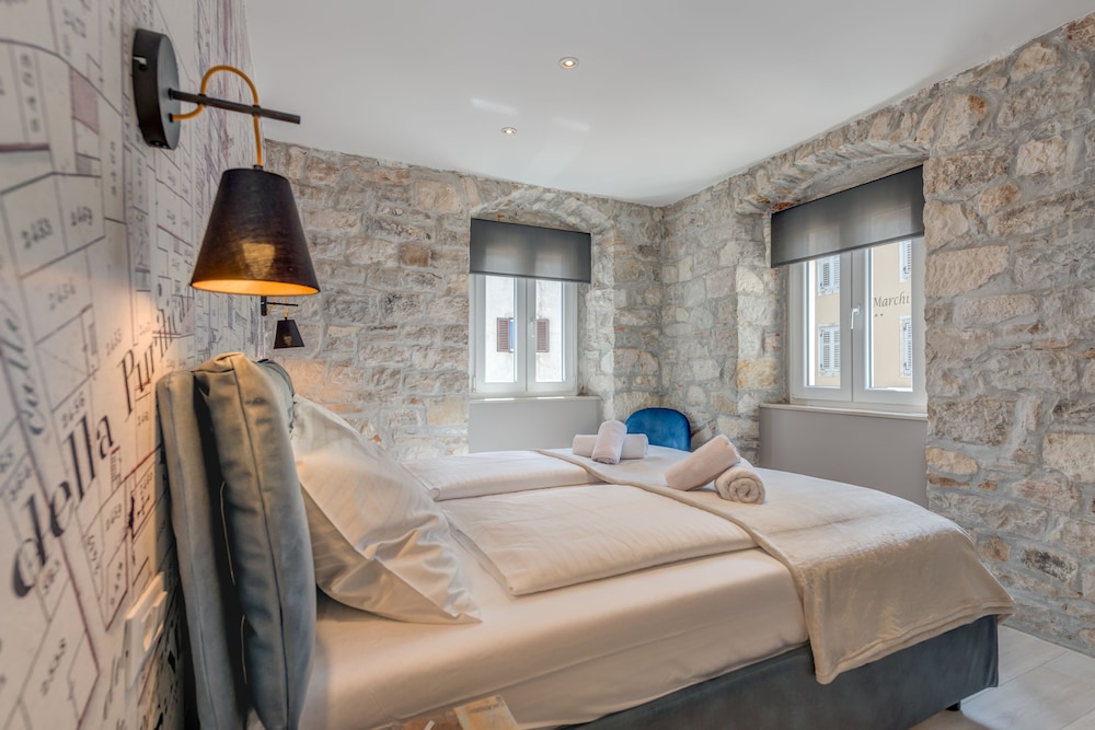 SPLIT PALACE LUXURY RETREAT