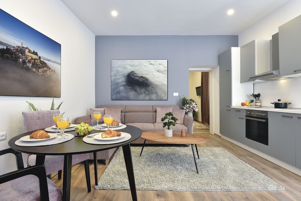 D & A Central Luxury Apartments