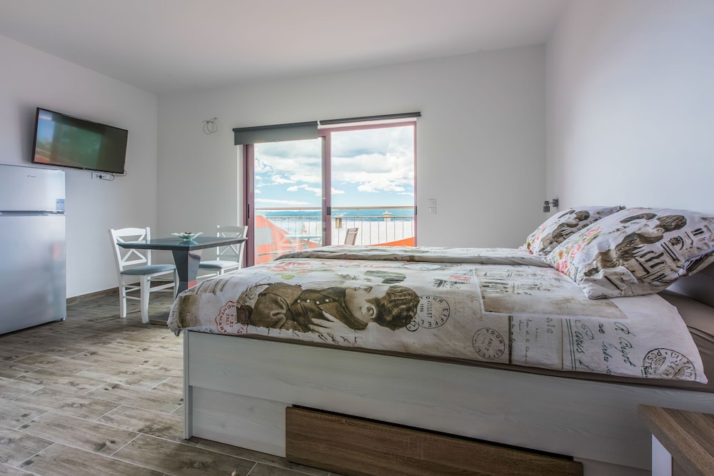 Apartments Djusi