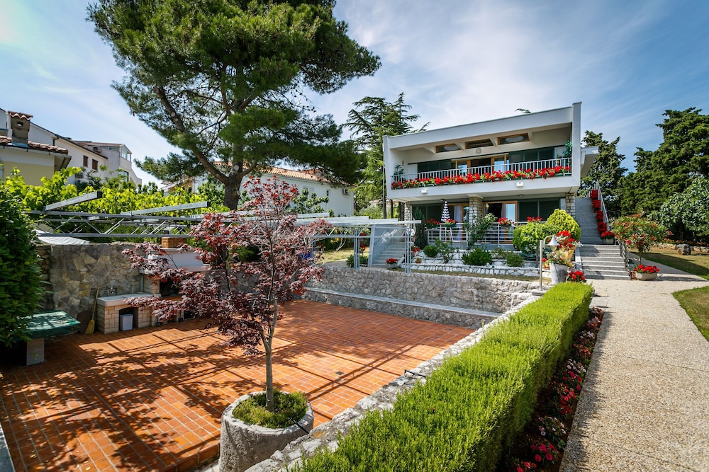 Apartments Nada