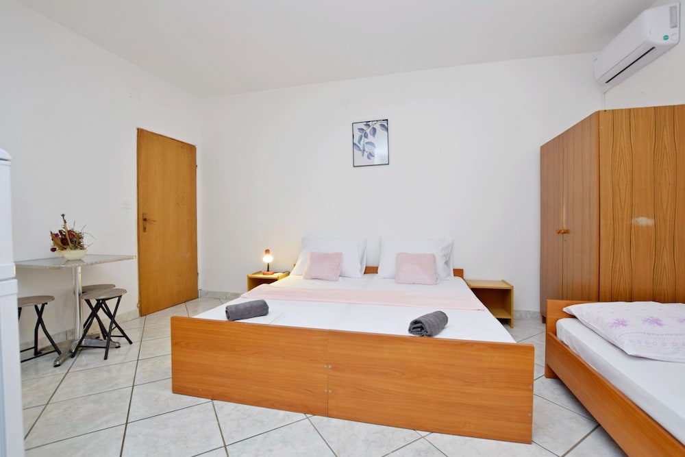 Apartment & Rooms Mila