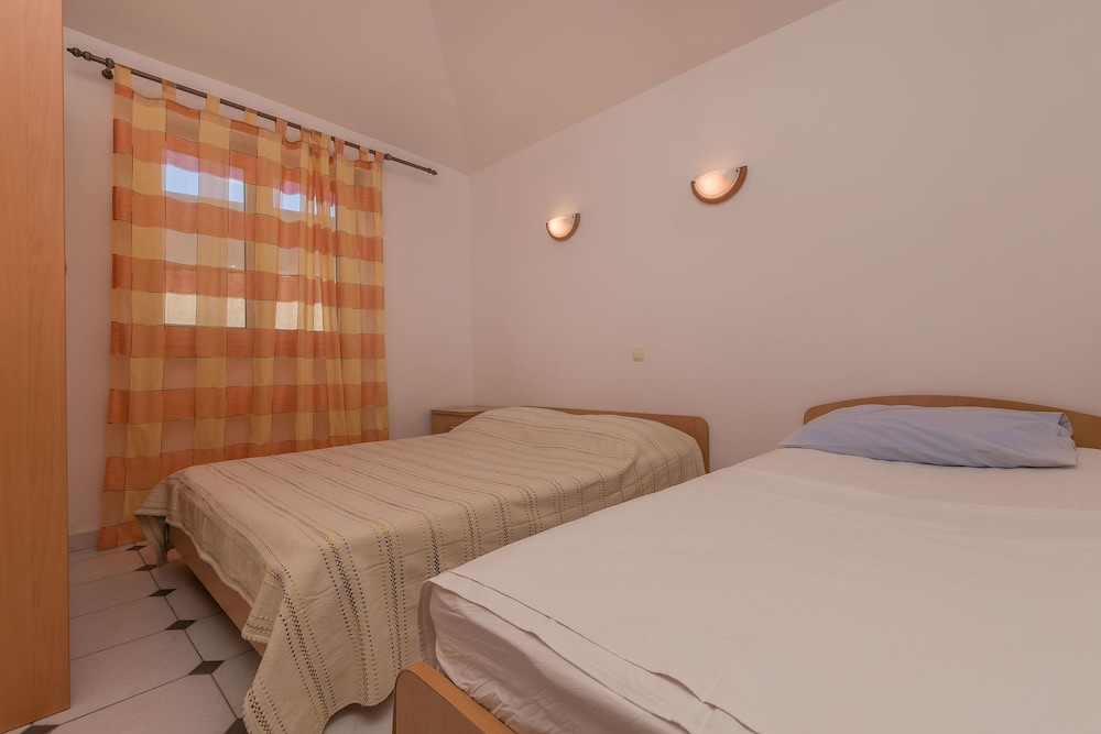 Apartments & Rooms Mate