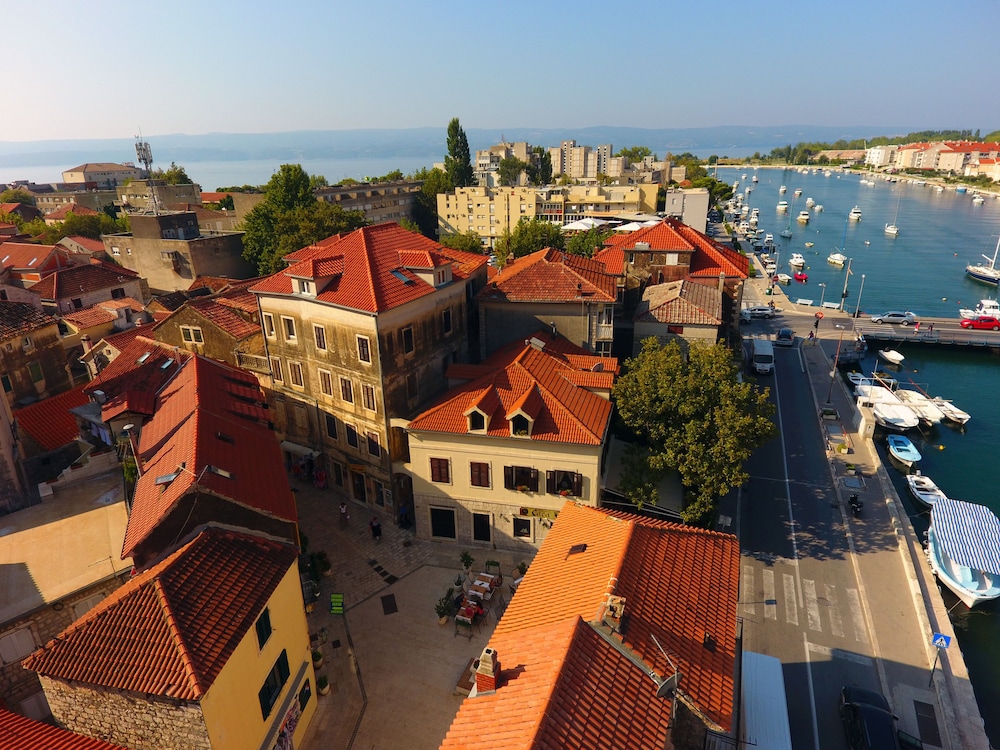 Apartments Tomasovic