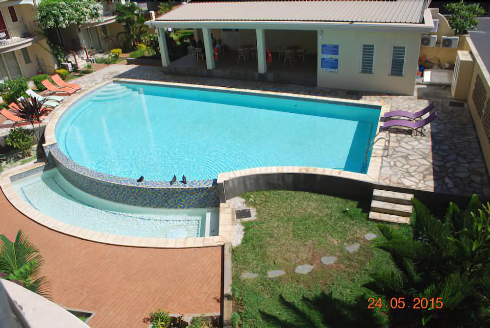 Les Peupliers Studios And Apartments