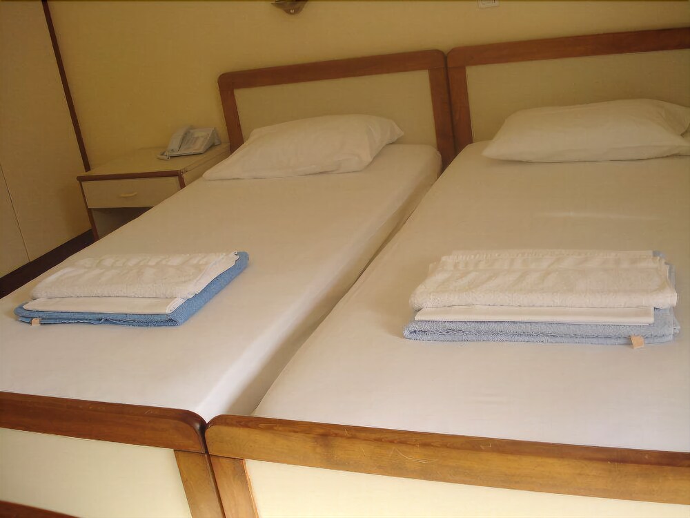 Ionis Hotel