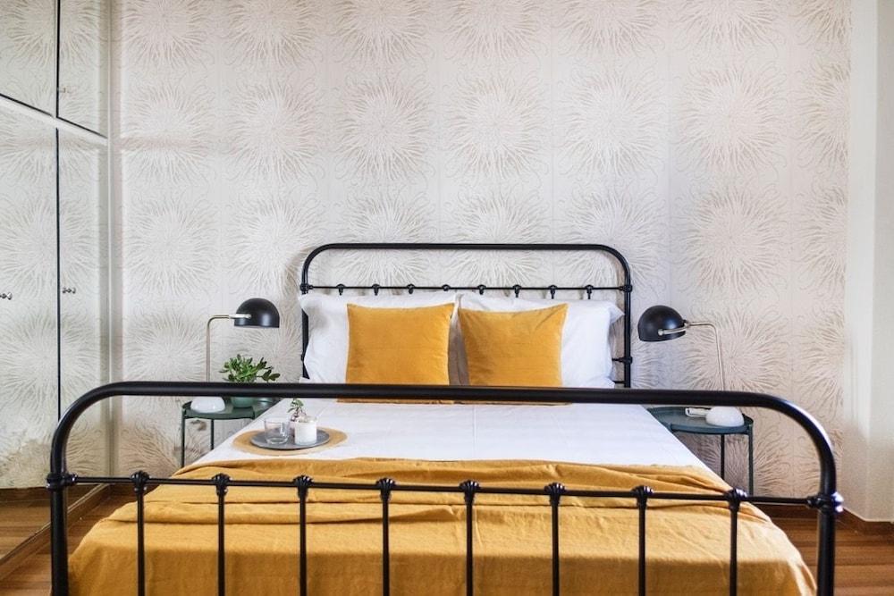 Live Life Plaka Apartments