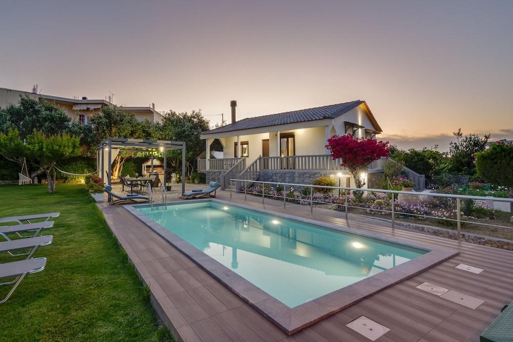 Santy Villa