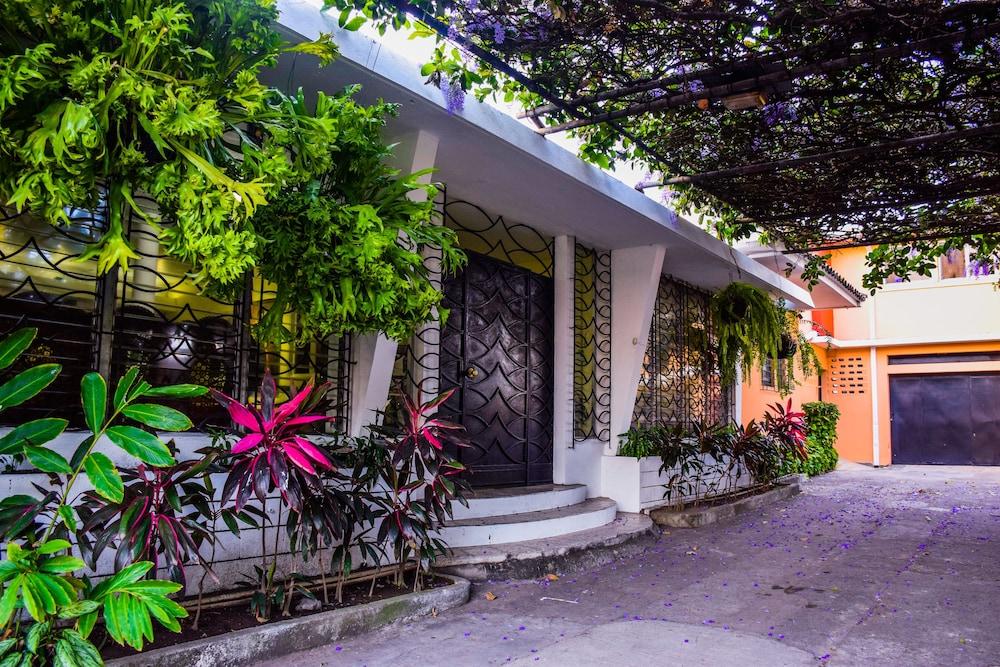 Mariscal & Suites