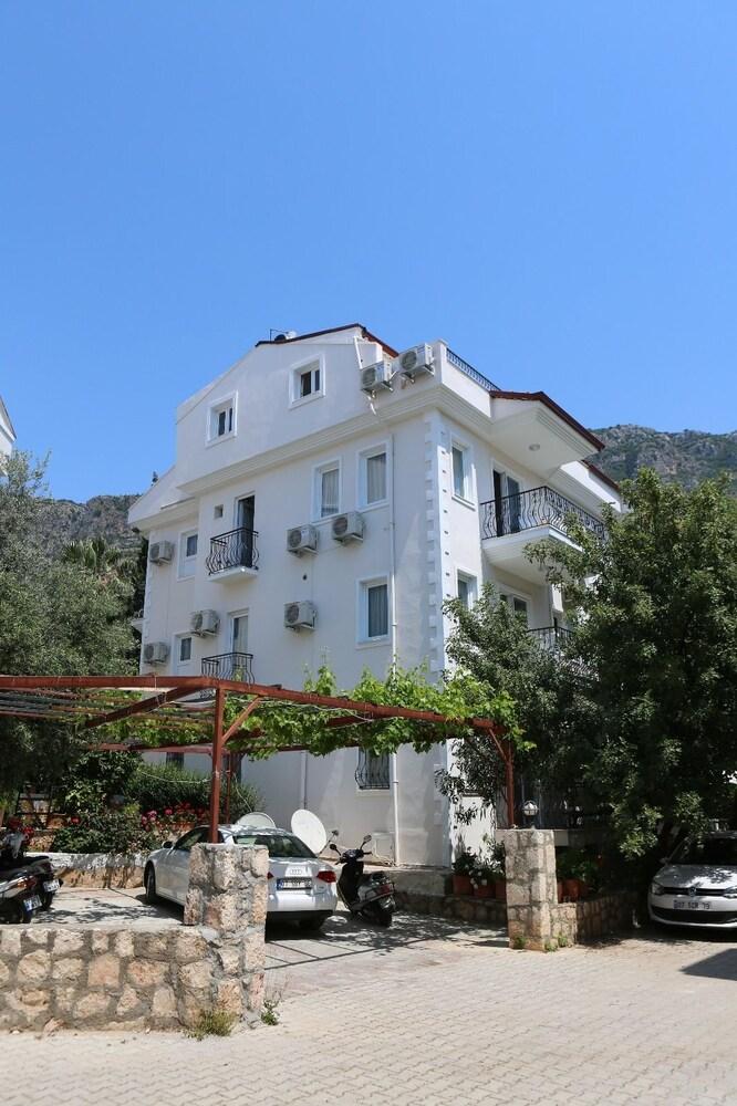 Mina Apart Hotel