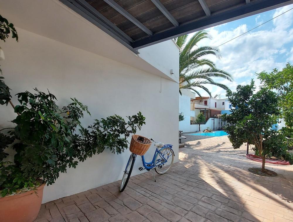 Omega Rooms Anaxos