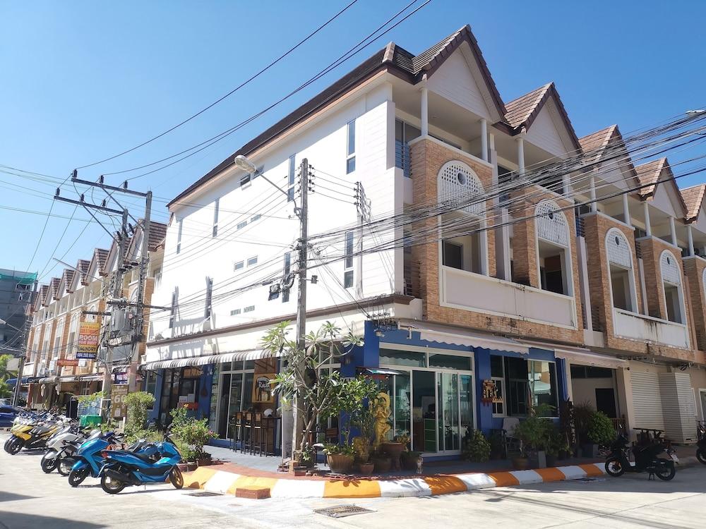 Phuket Racha Guesthouse