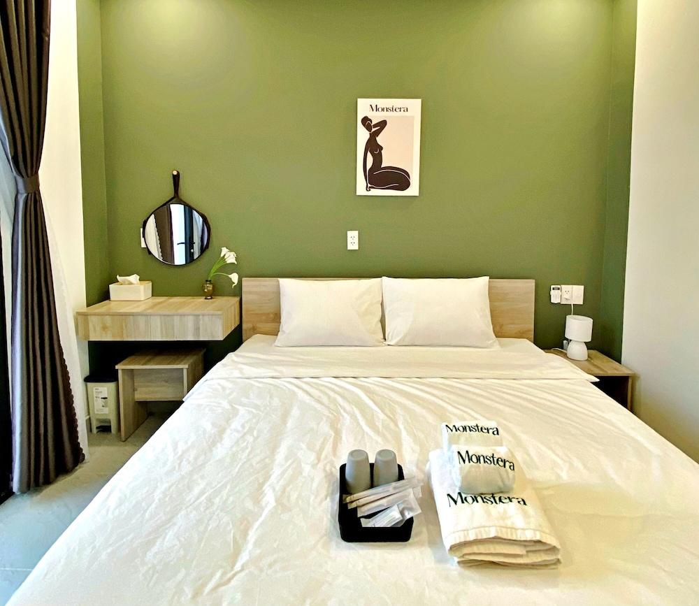 Hanz Monstera Hotel Grand World