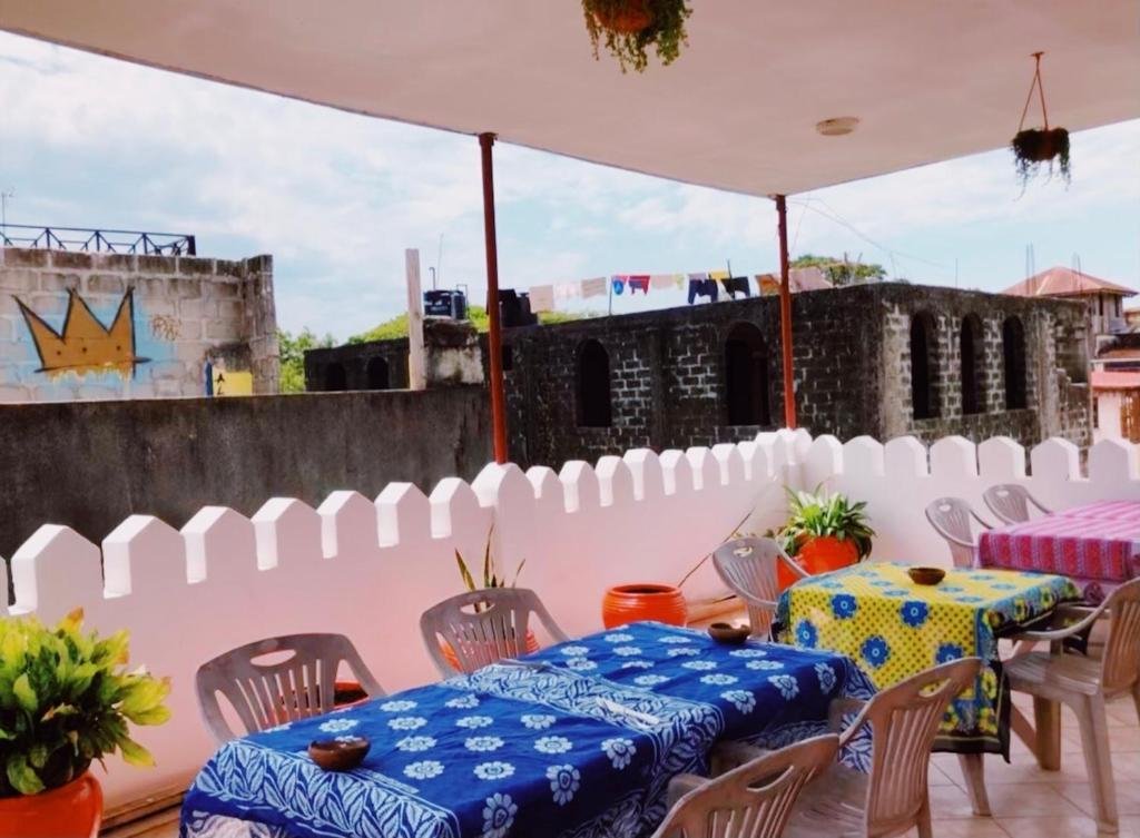 Kelele Square
