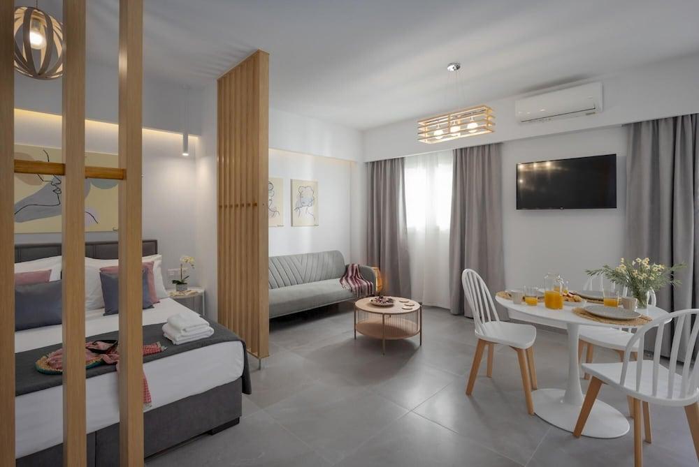 Myra Mare White Suite by Estia