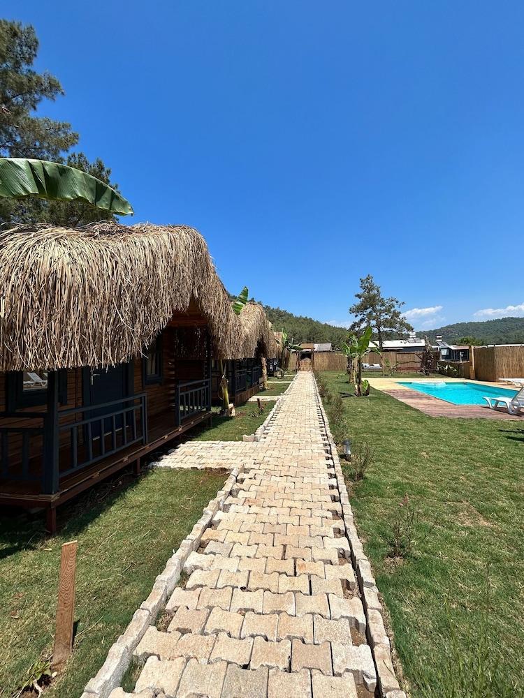 Pine Village Bungalows Oludeniz