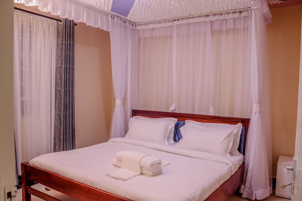 Dayo Suites and Hotel