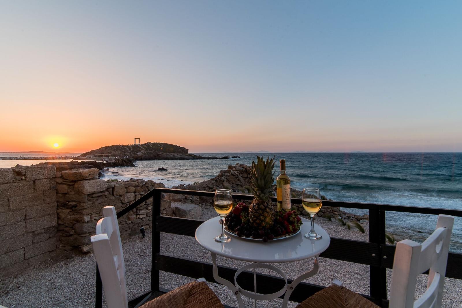 Portara Seaside Luxury Suites
