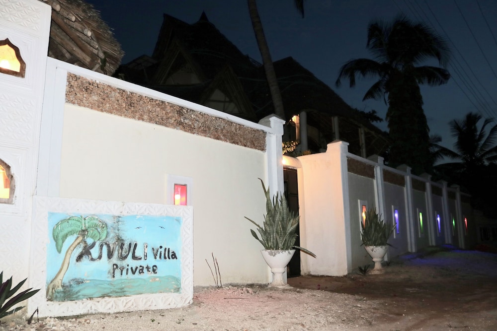 Room-a Wonderful Beach Property in Diani