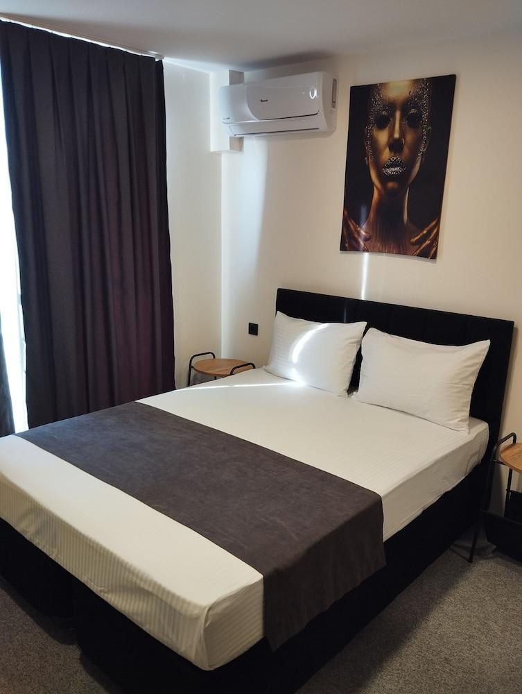 New Garden Airport Hotel