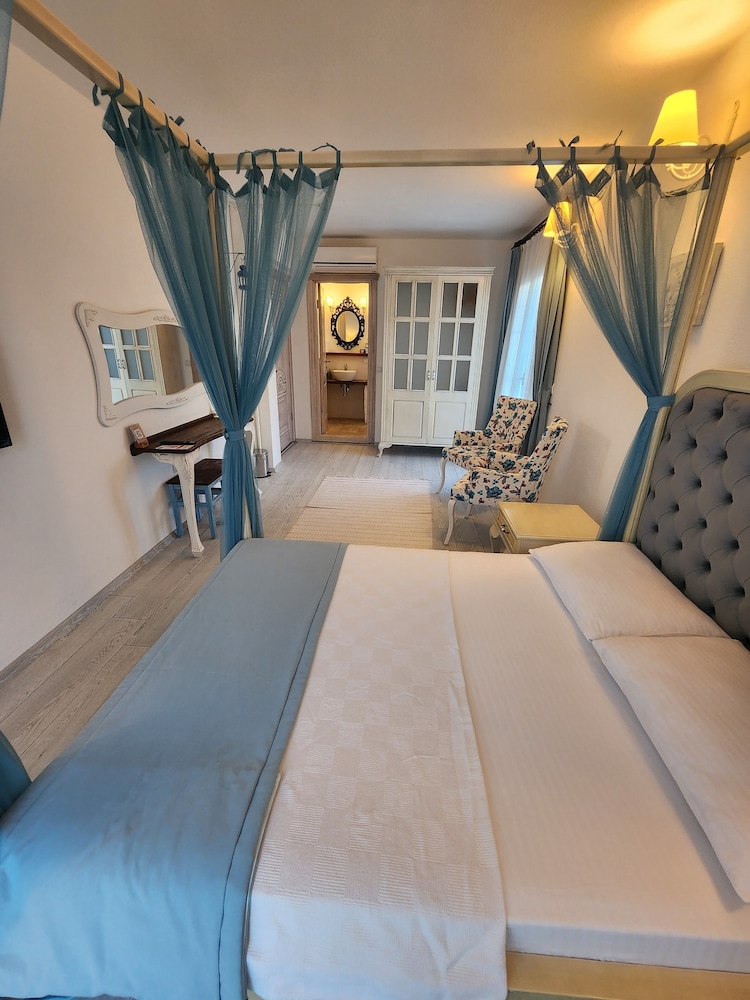 Tarcin Alacati Otel