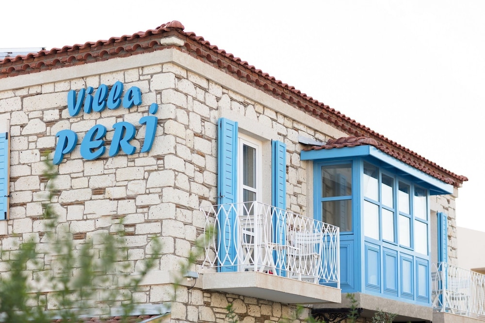 Peri Hotel
