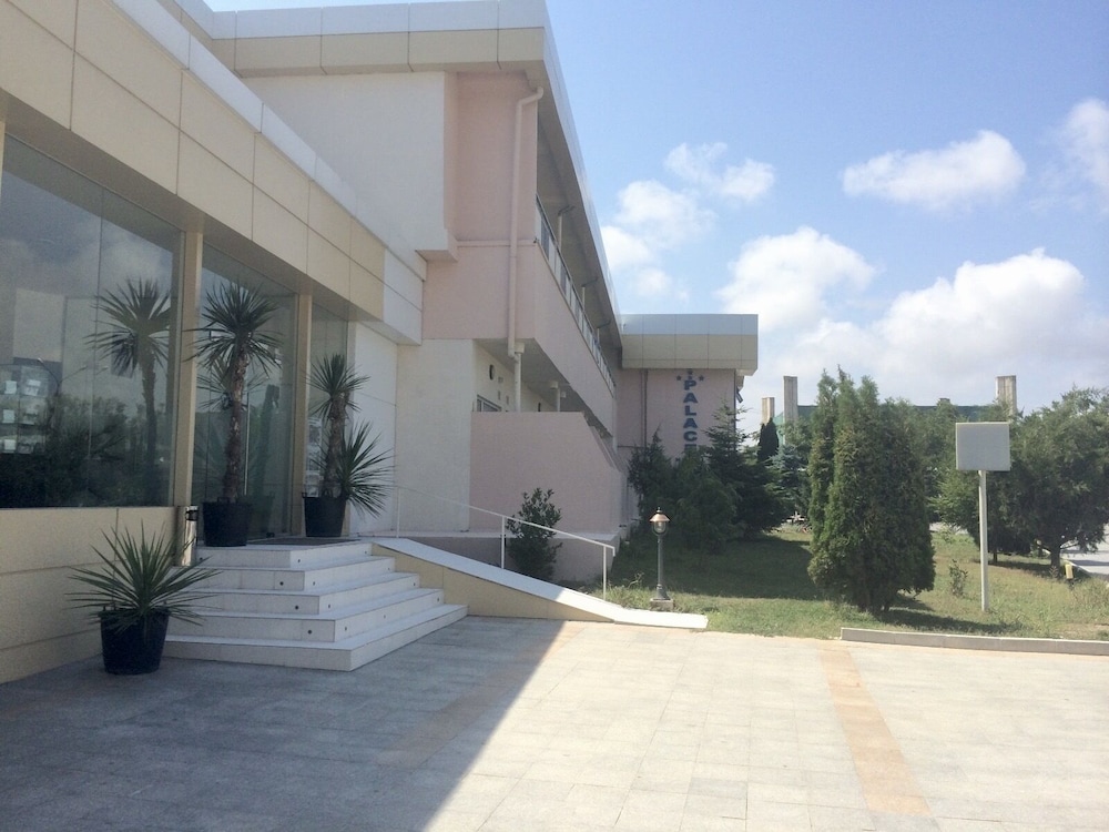 Palace Hotel & Resort