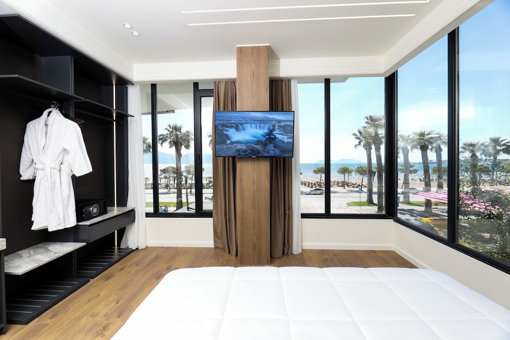 Adore Hotel
