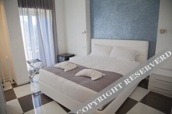 Saint Peter's Luxury Domus