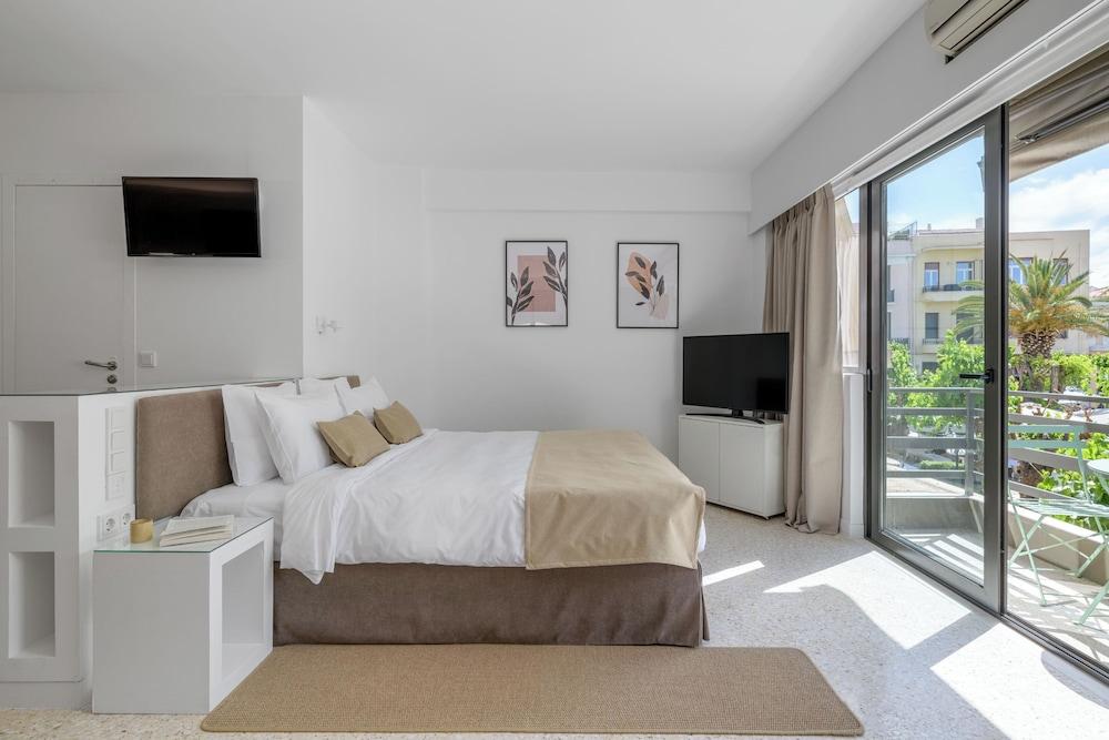 Momo Suites Acropolis by Aura Homes
