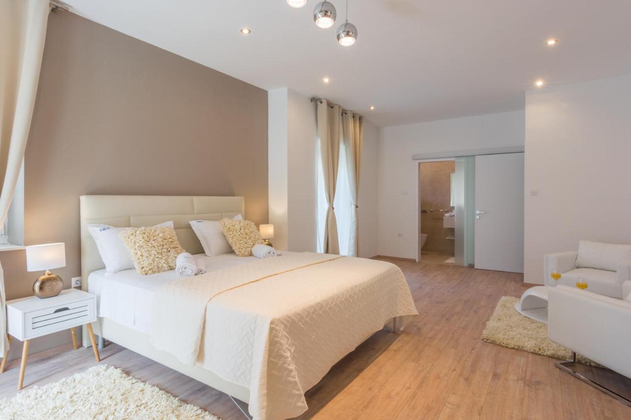 S & S Rooms