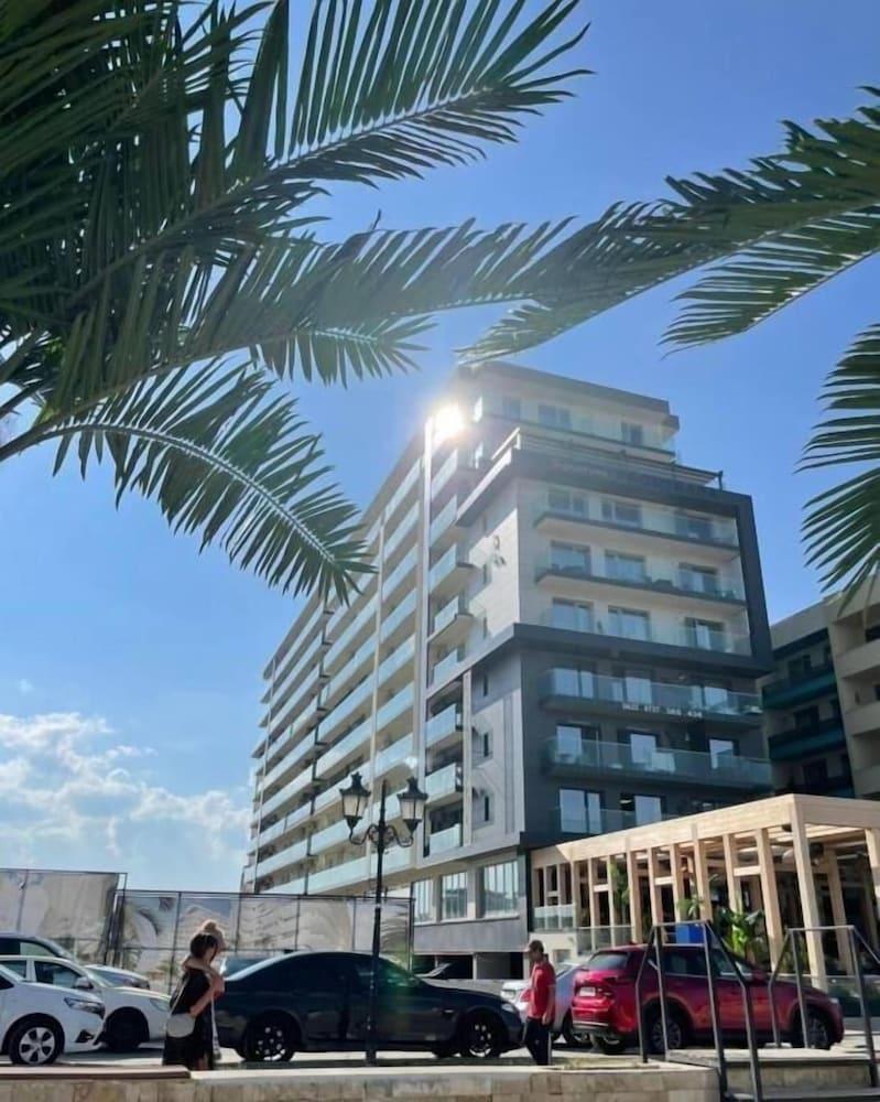 Signature Promenada Hotel-apartments