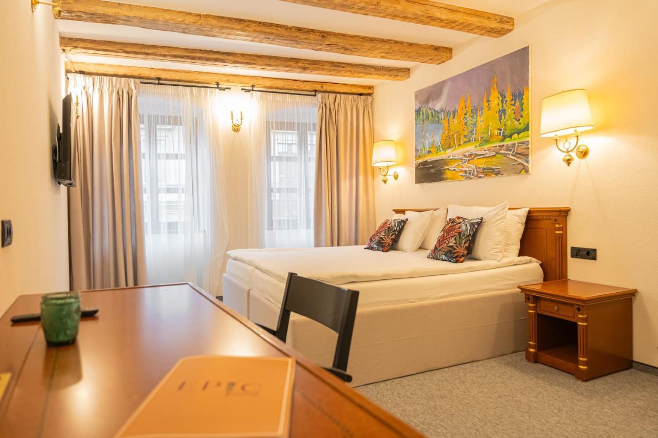 Epic Rooms