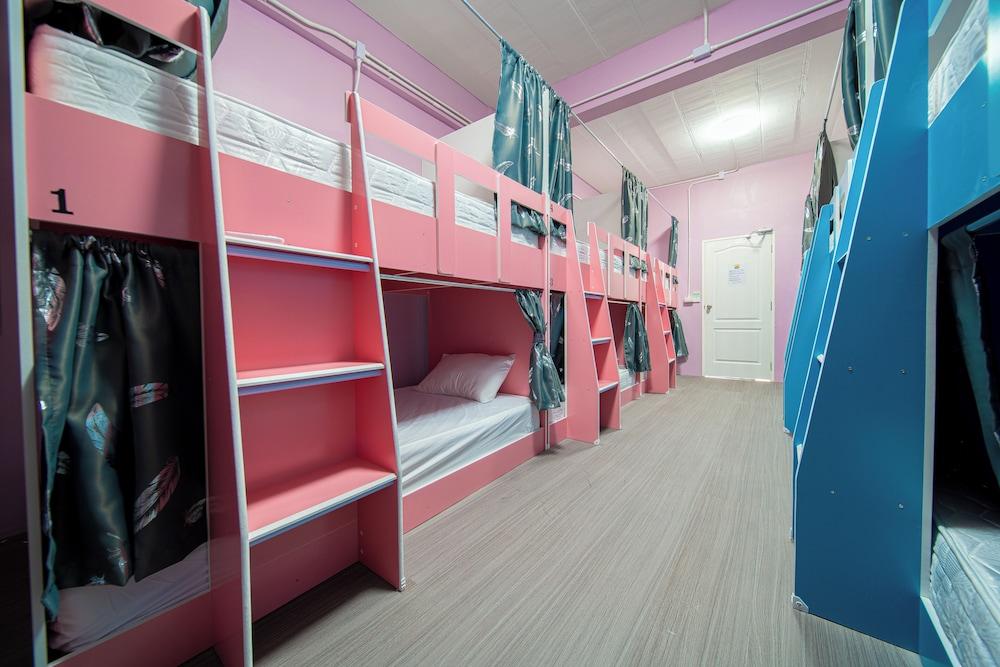 UrbanNest Hostel