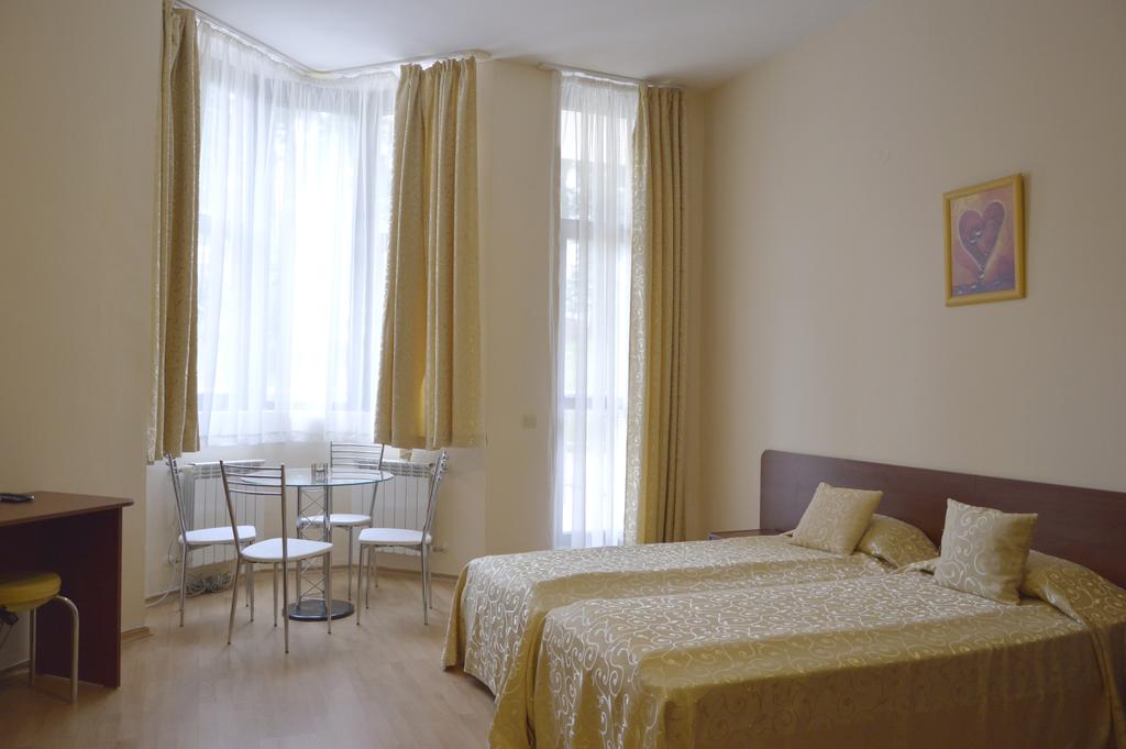 Flora Apartments by Persey Travel Agency