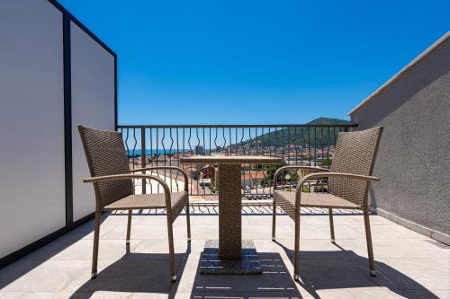 Rooftop Apartments & Rooms