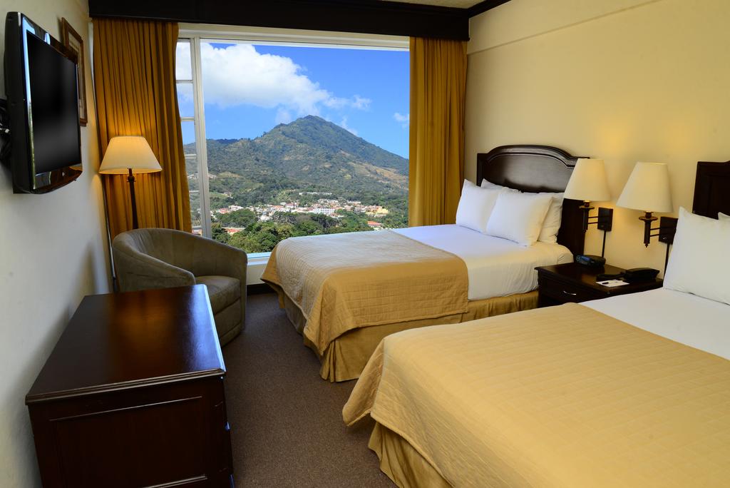 Plaza Hotel & Suites